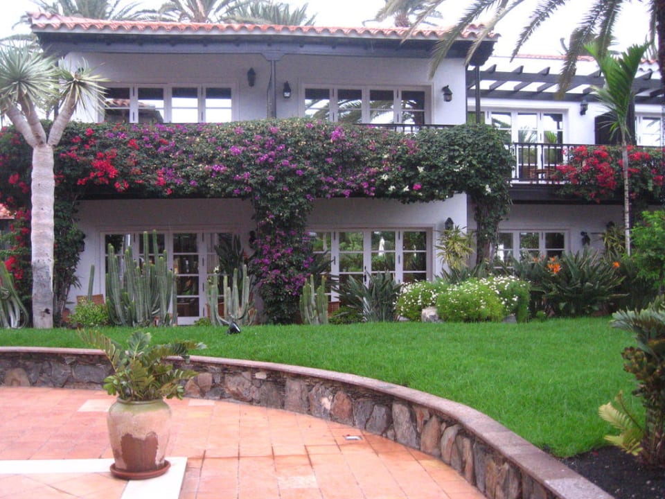 Außenansicht der Poolblick-Zimmer Seaside Grand Hotel Residencia