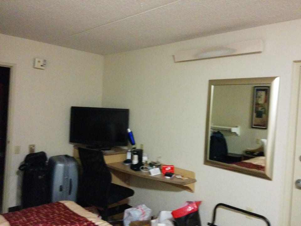 Tisch Hotel Red Roof Utica