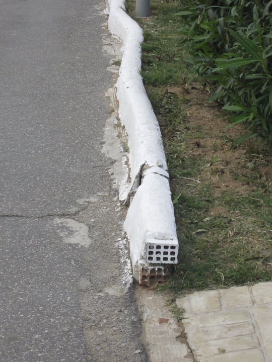 Weg zum Restaurant Sandy Beach Resort