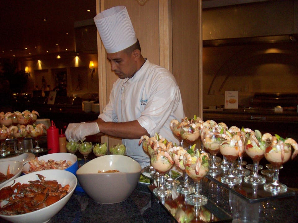 Zubereitung der Shrimps Cocktails Premier Le Reve Hotel & Spa