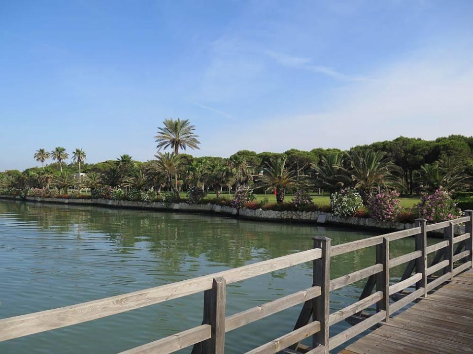 Blick über den Fluß Gloria Serenity Resort