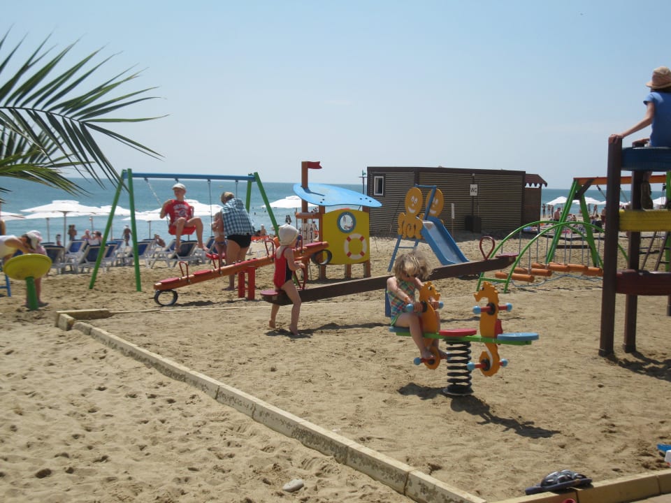 Spielplatz am Strand Sol Luna Bay