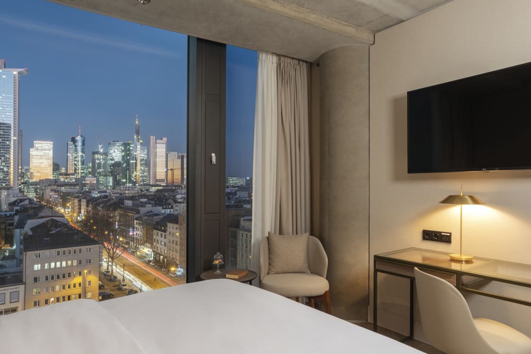 Zimmer NH Collection Frankfurt Spin Tower