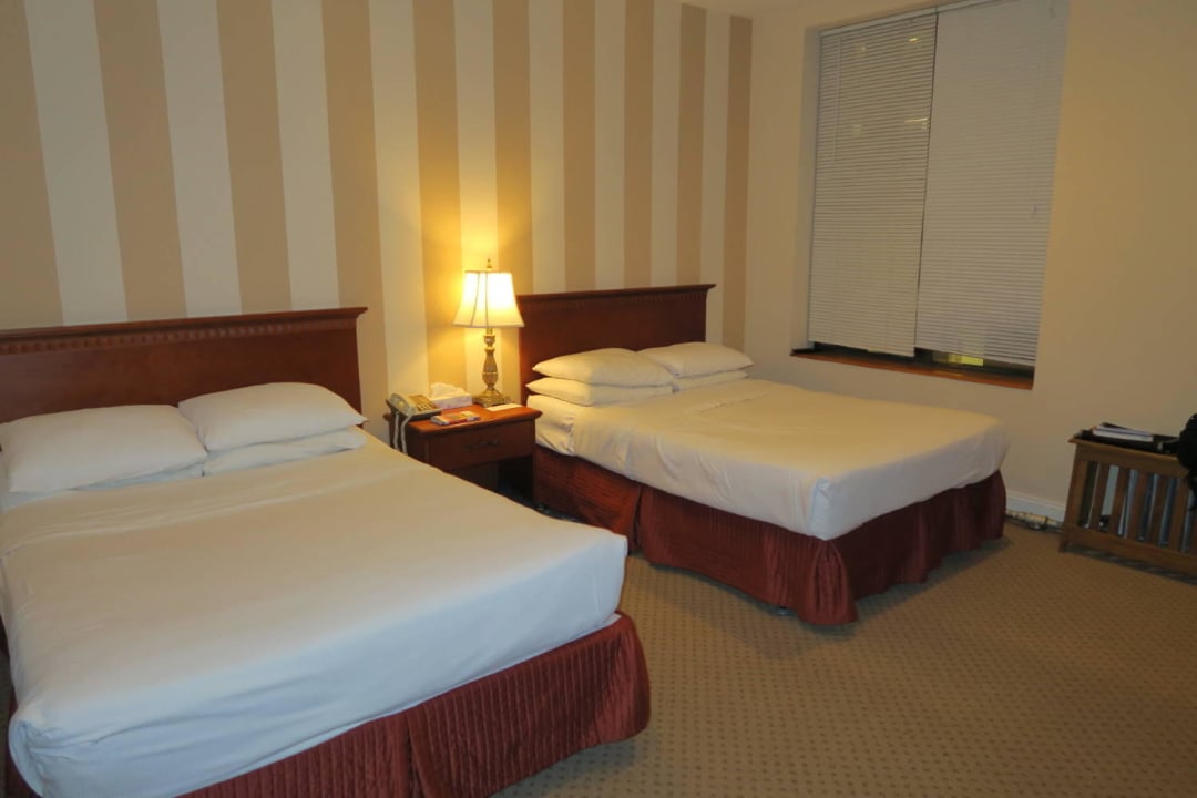 Queensize Betten St. James Hotel