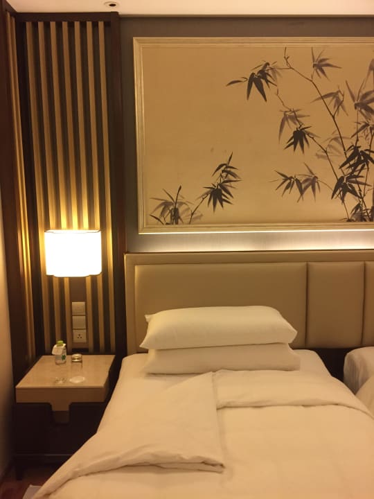 Zimmer (Bett)  Hotel Shangri-La Qufu