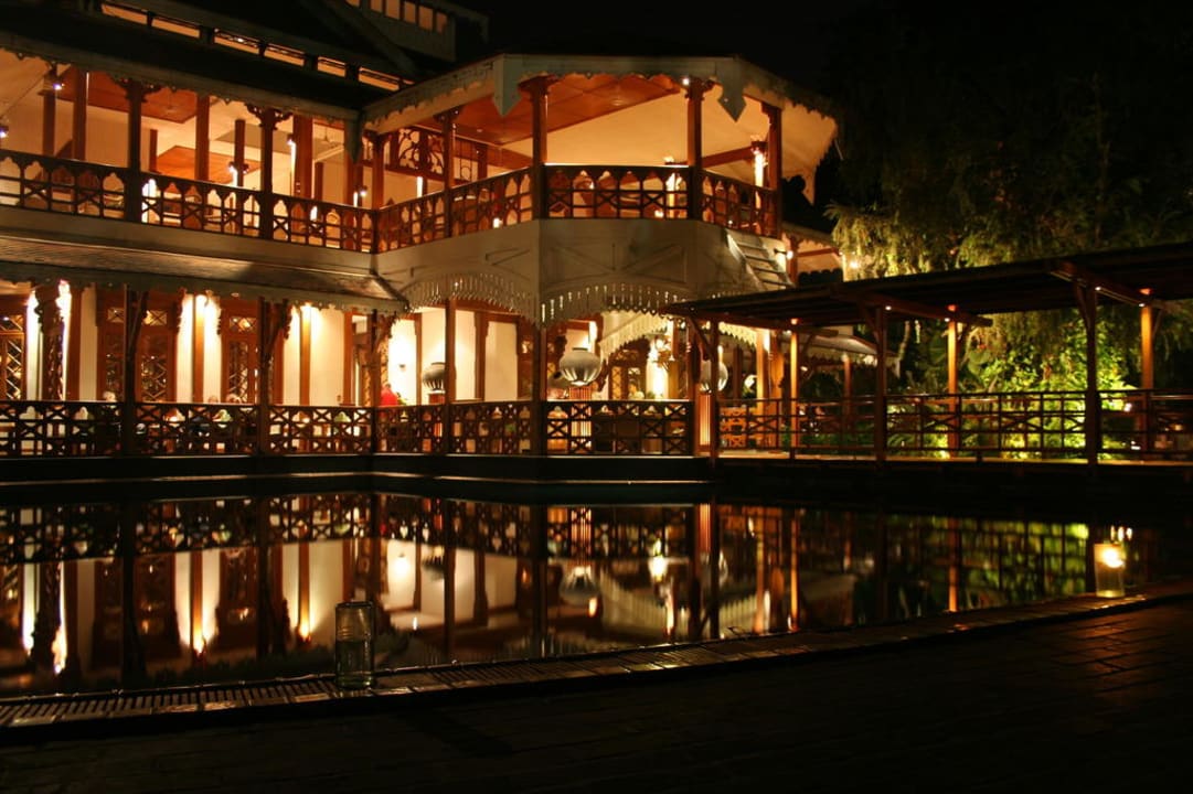 Beleuchtung bei Nacht Governor's Residence, A Belmond Hotel, Yangon