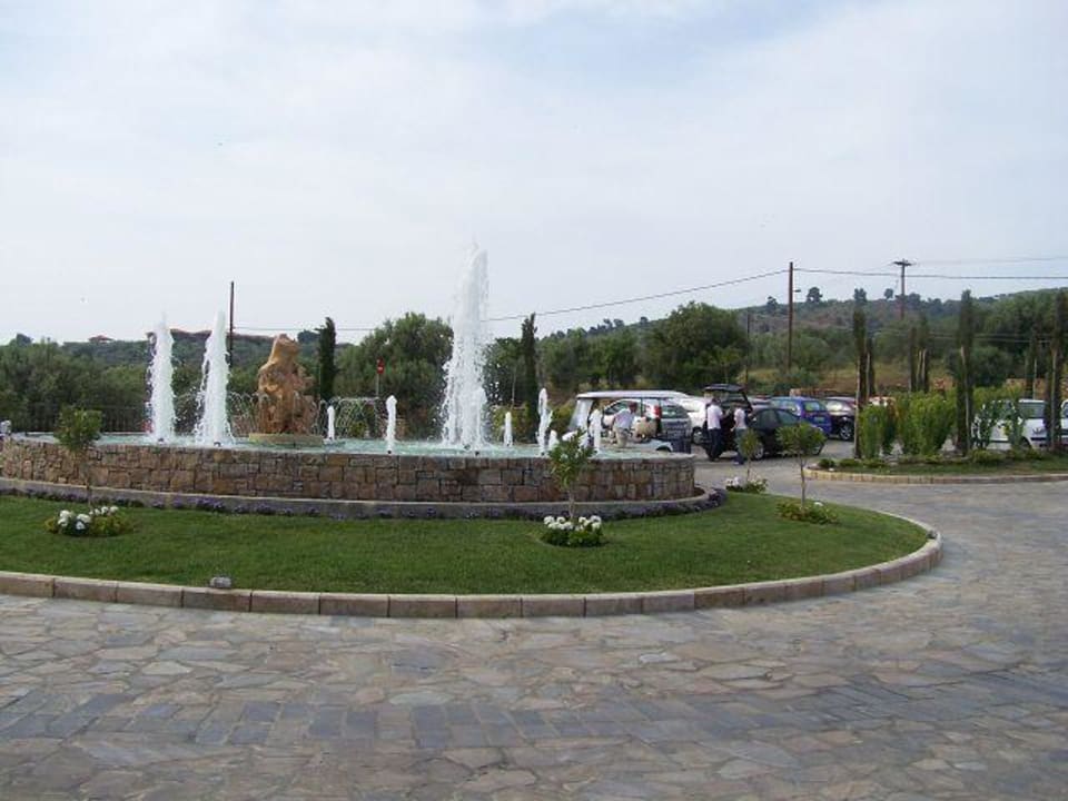 Brunnen Hotelanfahrt Anthemus Sea Beach Hotel & Spa