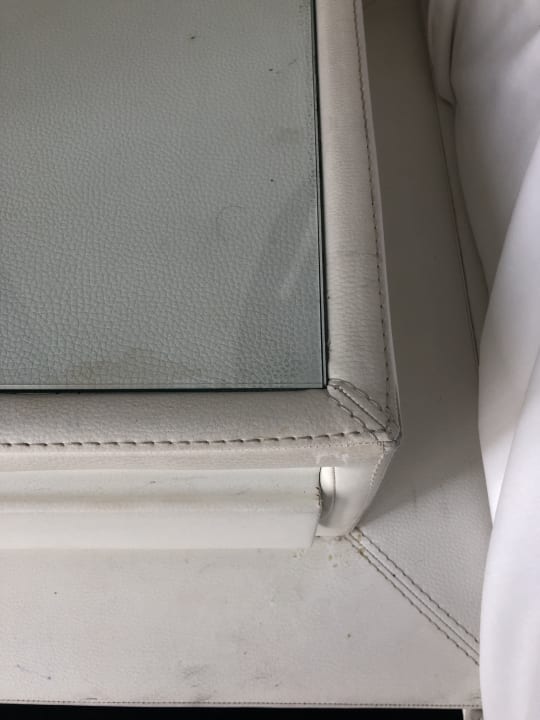 Zimmer V Hotel Dubai, Curio Collection by Hilton