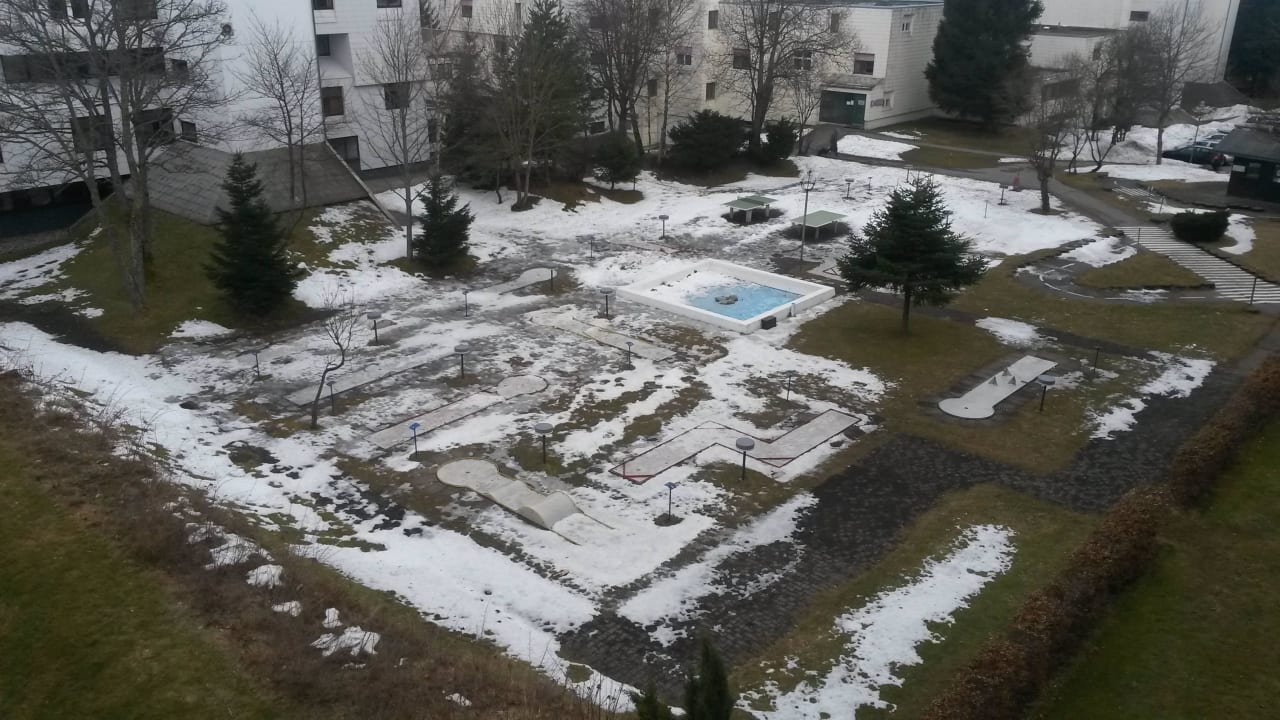Langsam taut der Schnee und man sieht die Minigolf Predigtstuhl Resort