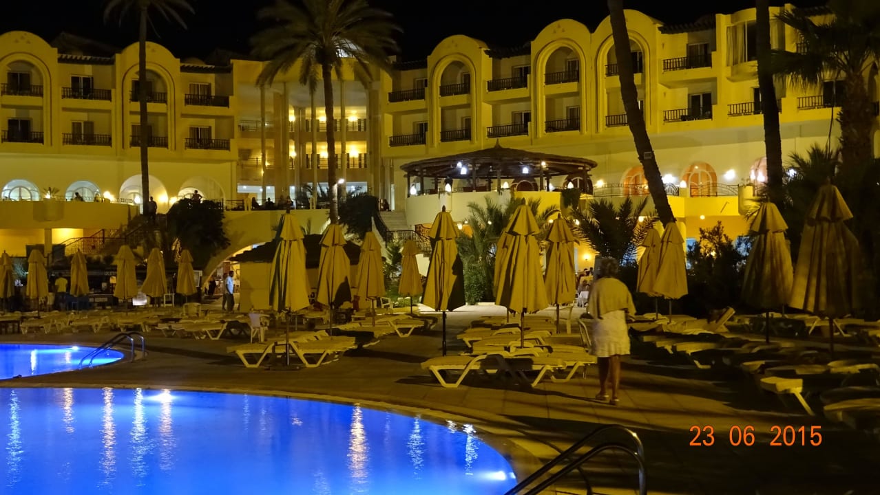 Blick vom Pool aufs Hotel Hotel Eden Star