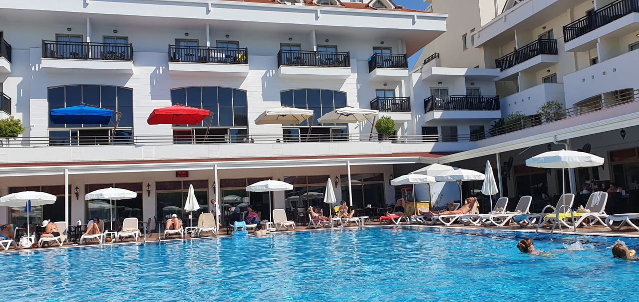 Pool Side Aquamarin Resort & Spa