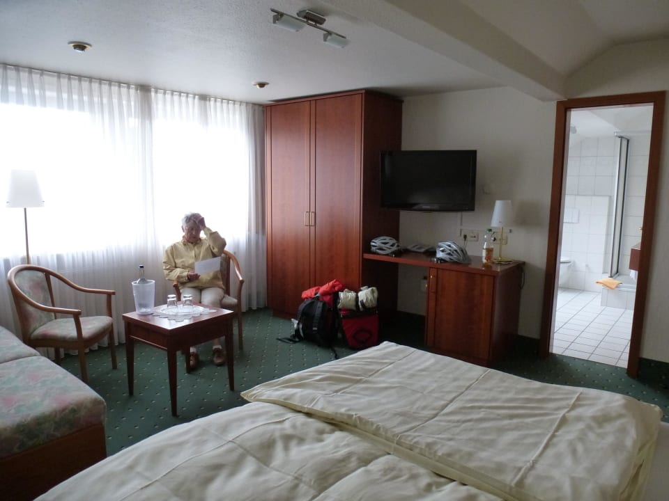 Erstaunend über das schöne Zimmer Hotel Zwei Linden