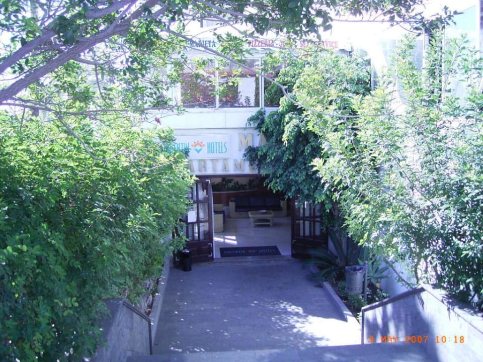 Eingang (abwärts) zum Hoteleingang LABRANDA Marieta - Adults only