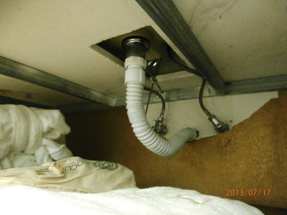 Abfluss unter dem Waschbecken Diamond Deluxe Hotel & SPA