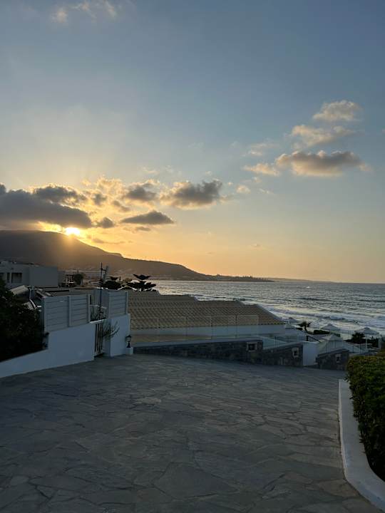 Strand Alexander Beach Hotel & Village Resort