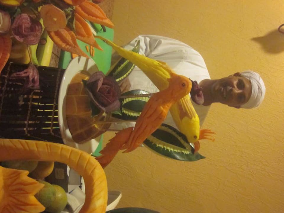 Фигурки из овощей и фруктов Beach Albatros Resort