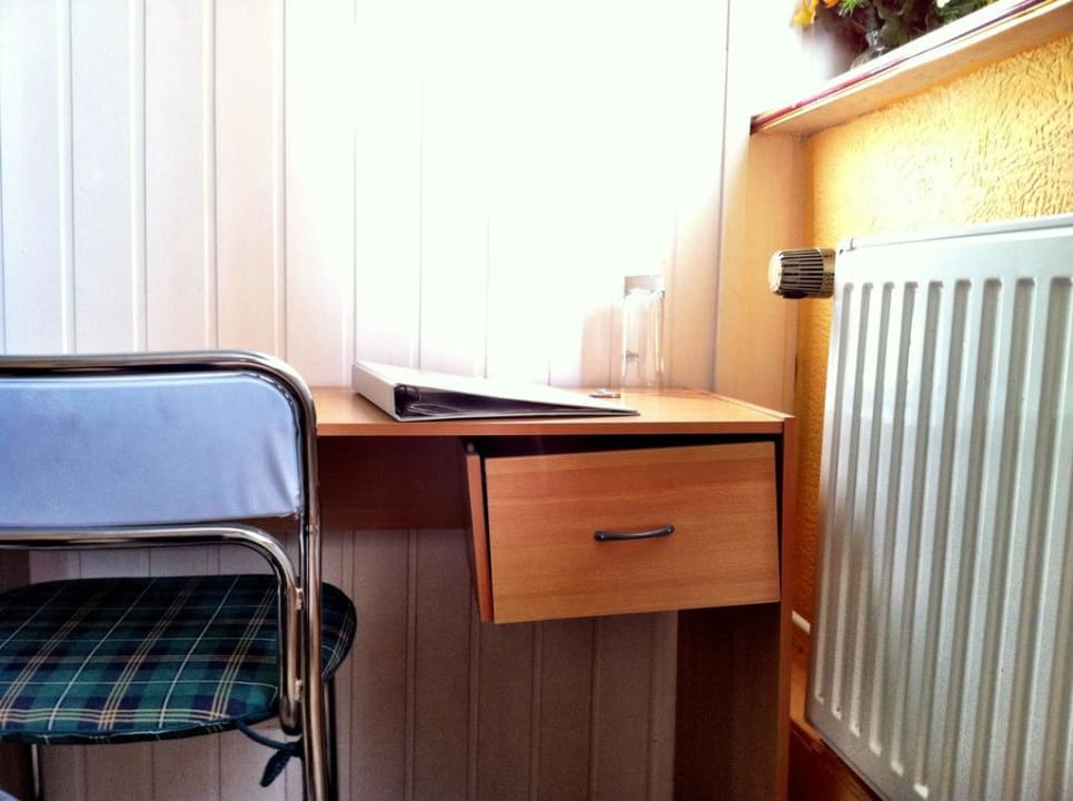 Kaputter Schreibtisch Hotel Wolters