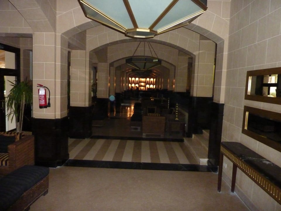 Lobby mit Blick zur Bar Jaz Solaya