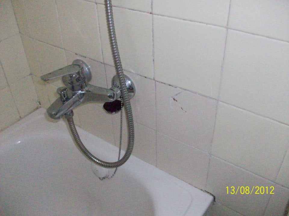 Zersprungene Fliesen Sun Club Eldorado