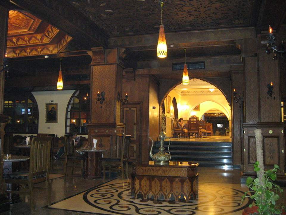 Алкогольный бар на рецепции Pickalbatros Alf Leila Wa Leila Resort - Neverland Hurghada