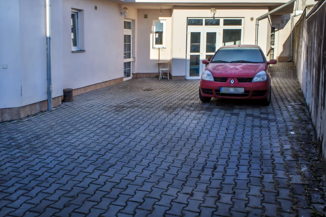 Uzavřené parkoviště Hotel Pangea