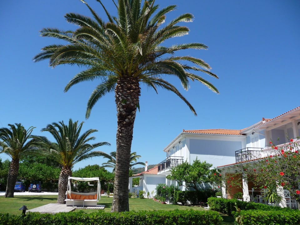 Gartenanlage mit Hochzeitspavillon.. Hotel Sirocco