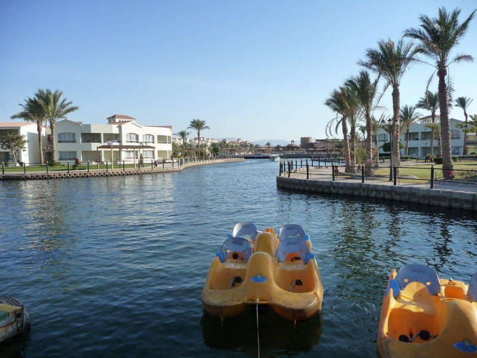 Meerwasserkanal durch den Garten Pickalbatros Dana Beach Resort - Hurghada