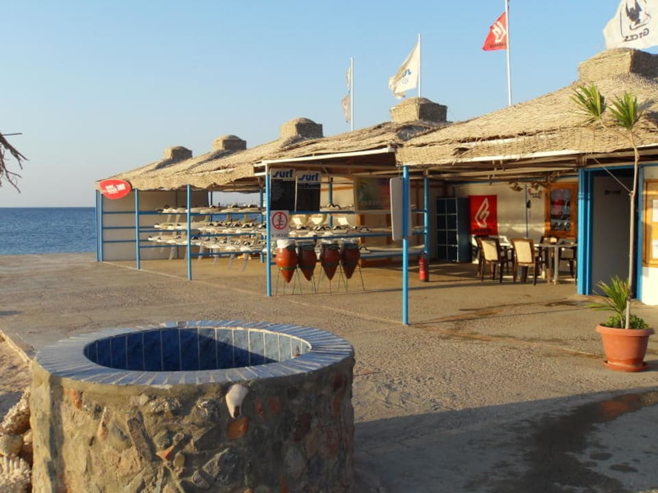 Blick auf die Surfschule Eagles Paradise Abu Soma