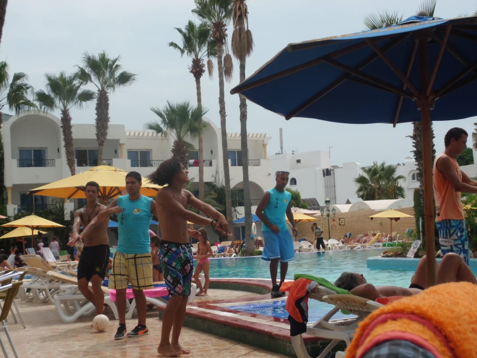 Clubtanz am Pool Hotel Nesrine