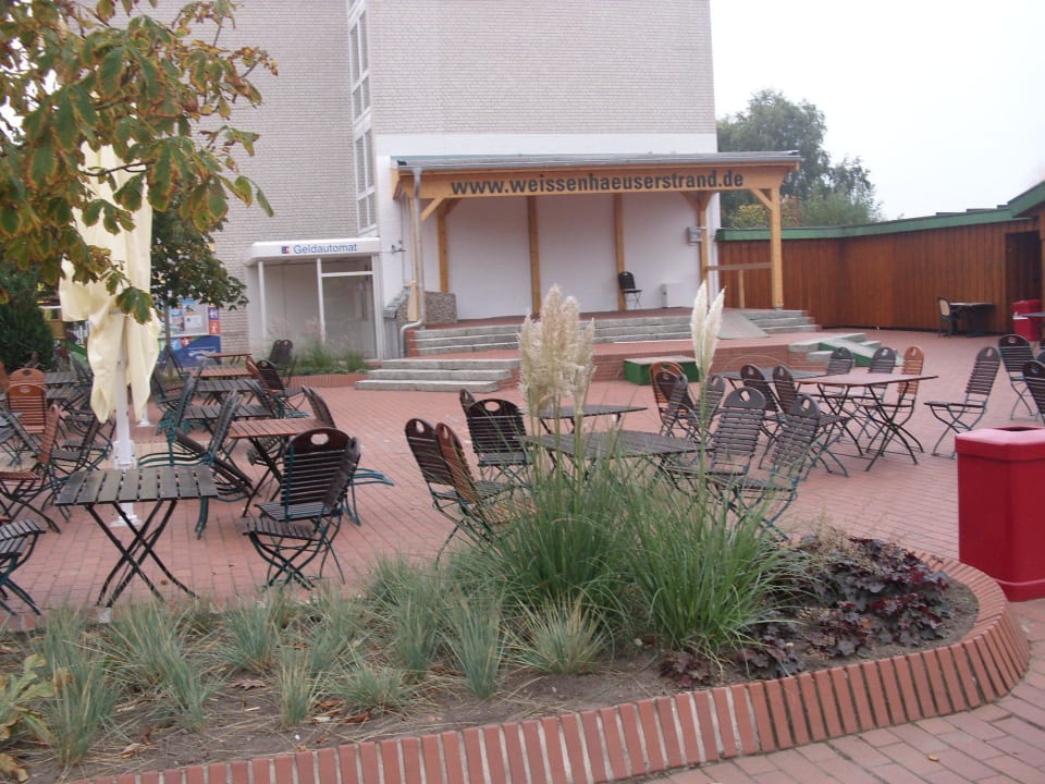 Dorfplatz, hier tobt im Sommer das Leben Ferienwohnungen Ferienpark Weissenhäuser Strand