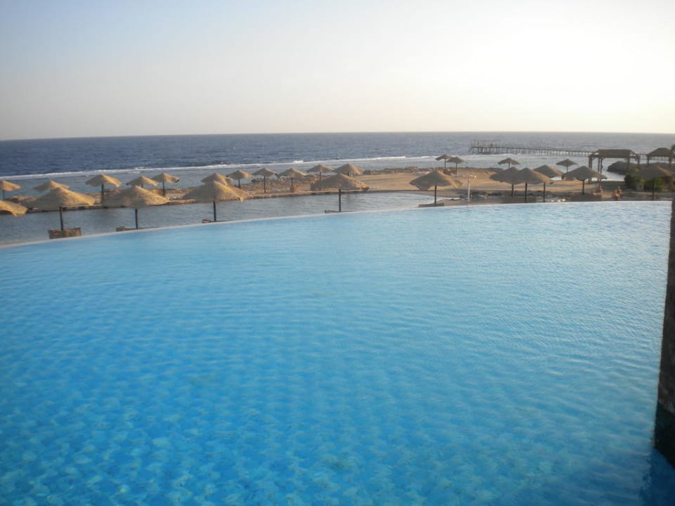 Pool Radisson Blu Resort, El Quseir