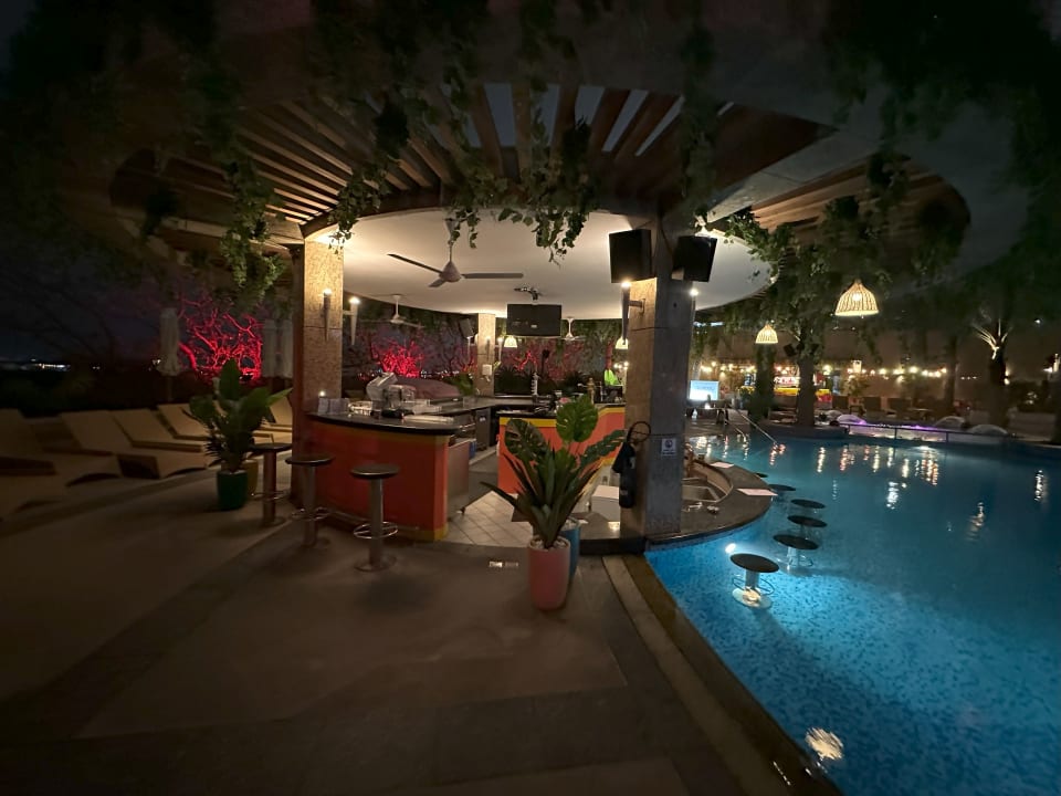 Pool Shangri-La Hotel Dubai