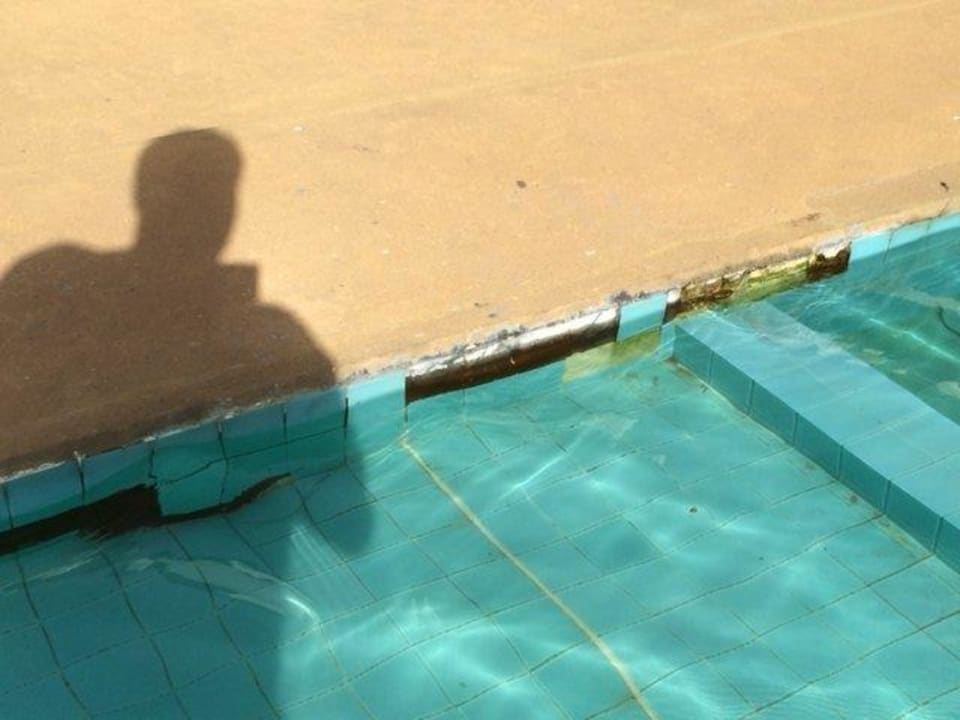 Desolater Poolzustand Haridra Resort & Spa