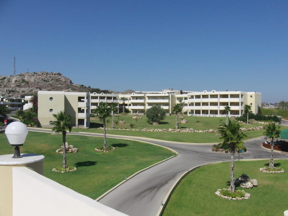 Tolle Grünanlage Hotel Kalithea Horizon Royal