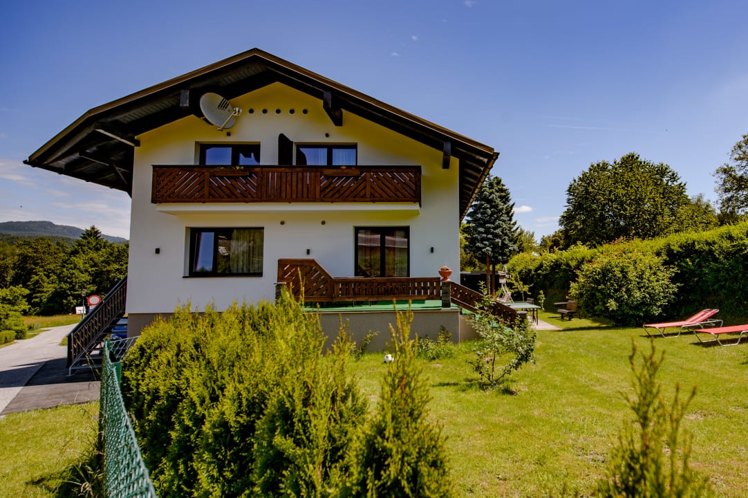 Außenansicht Pension Haus Charlie