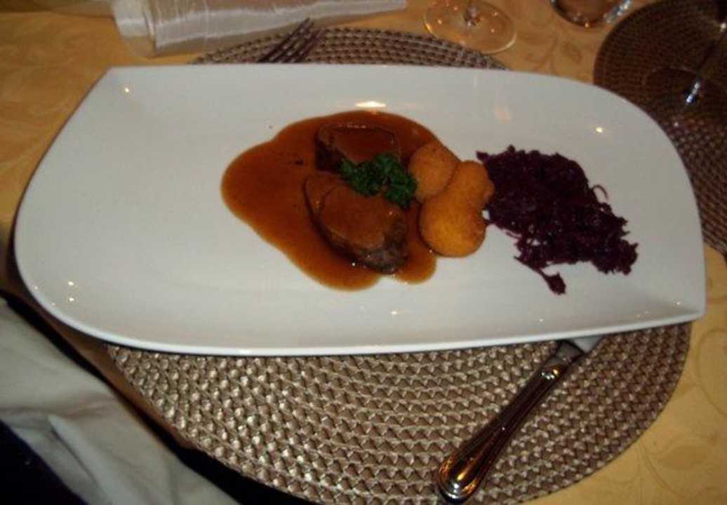 Hirschkalbsrücken an Wacholdersauce, Blaukraut Alphotel Tyrol