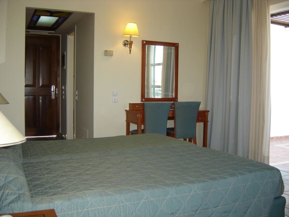 Geräumiges Doppelzimmer im Bungalow Neptune Luxury Resort