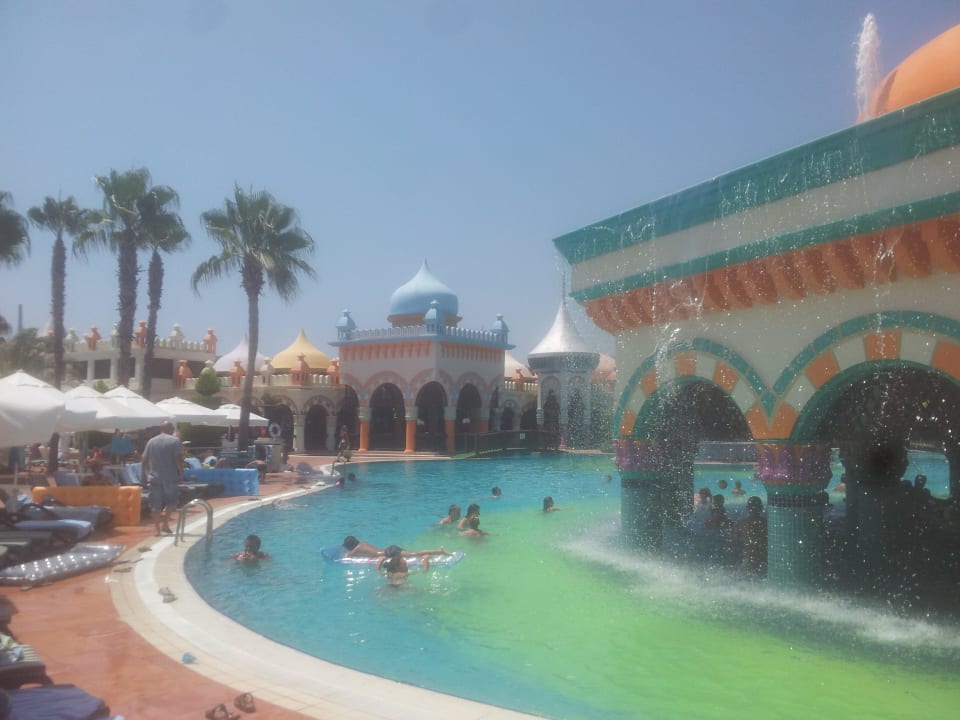 Schöne Poollandschaft Kamelya Aishen Club