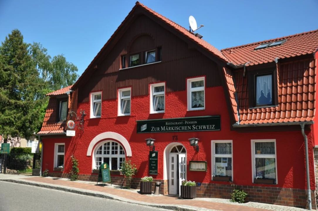 Straßenansicht Hotel Märkische Schweiz