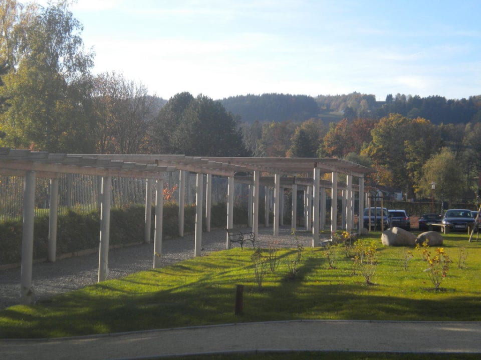 Pergola am Parkplatz JUFA Familienresort Kempten