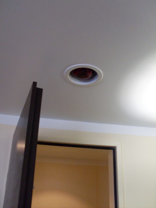 Rotlichtlampe im Badbereich Leonardo Hotel Berlin