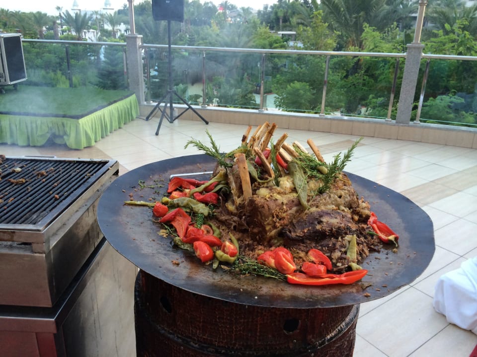 Ягненок на ребрышках Hotel Delphin Imperial