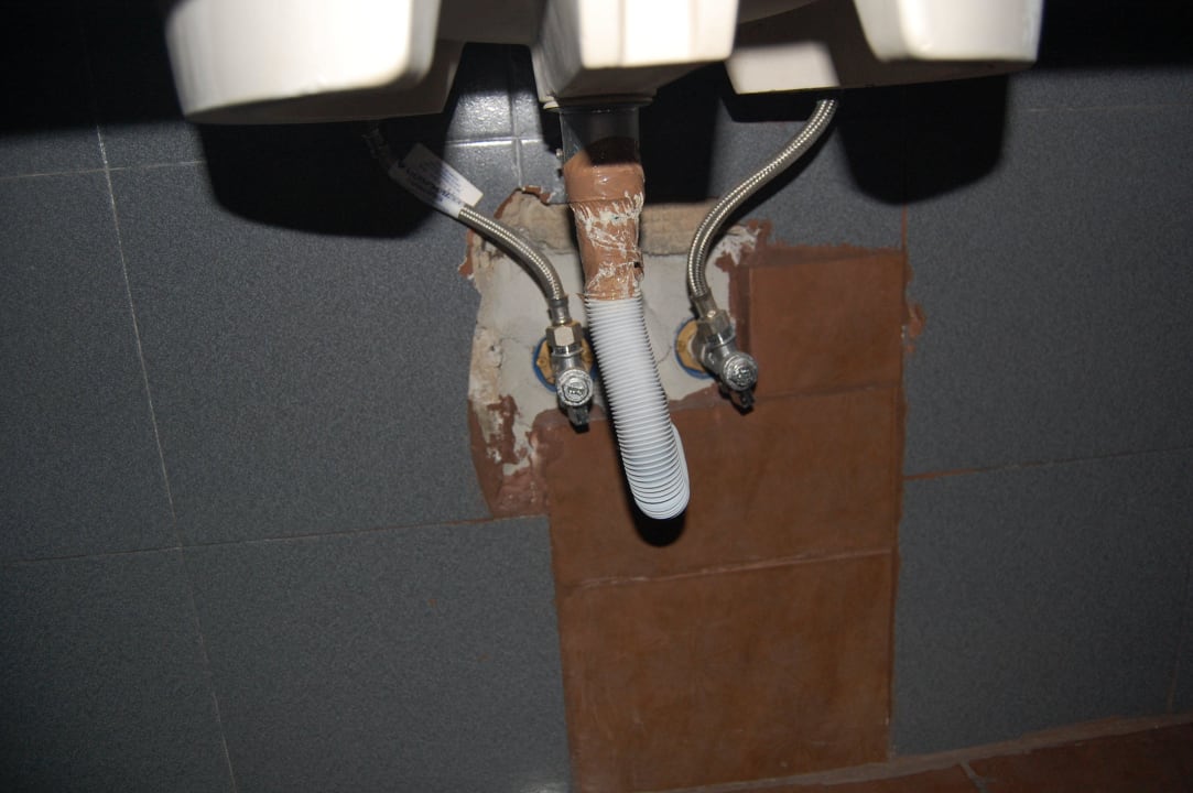 Sollte in einem 4 Sterne Hotel nicht so aussehen! HARPIN Georgioupolis Resort Aquapark & SPA