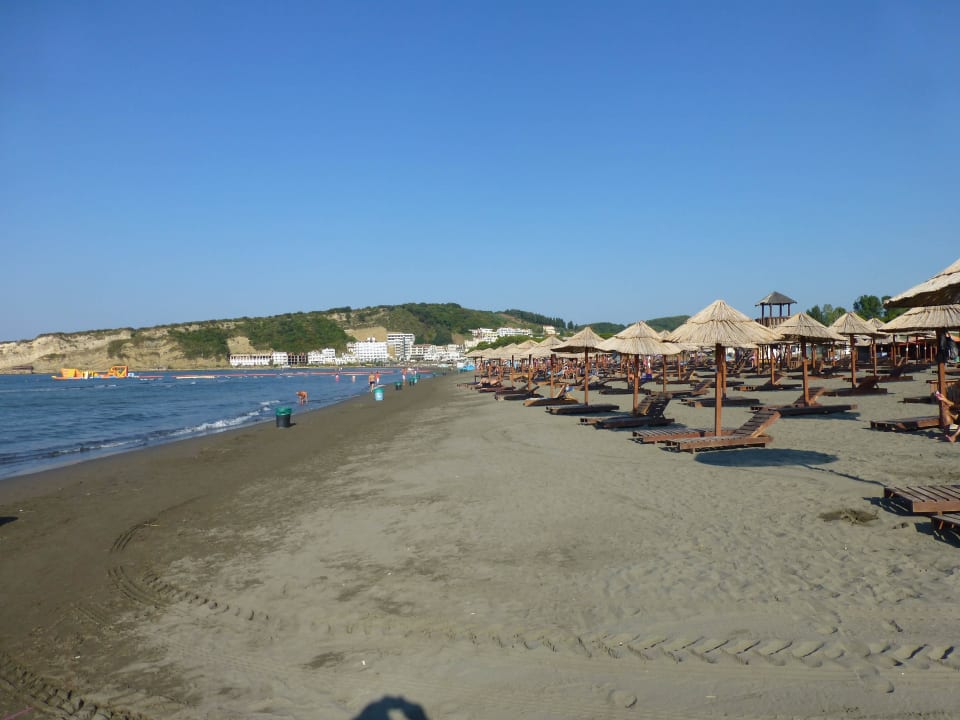 Feinstandstrand flach abfallend Azul Beach Resort Montenegro by Karisma