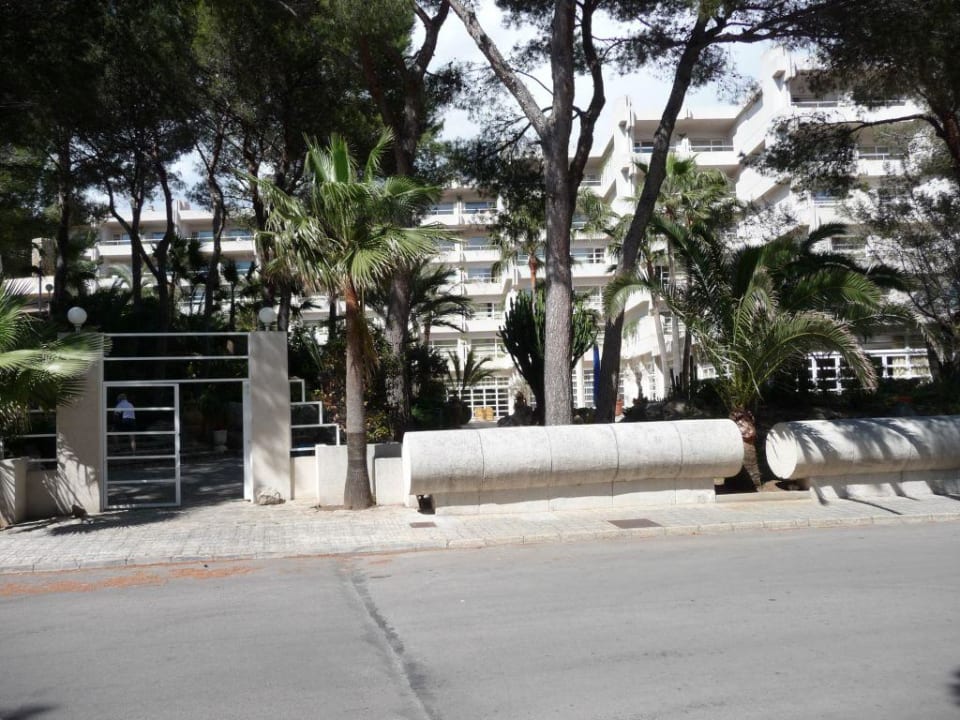 Hinterer Hoteleingang allsun Hotel Bella Paguera