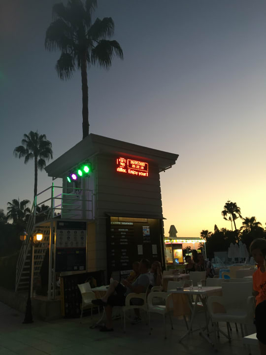 Gastro Iz Flower Side Beach Hotel