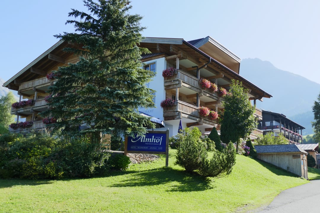 Außenansicht Hotel Almhof