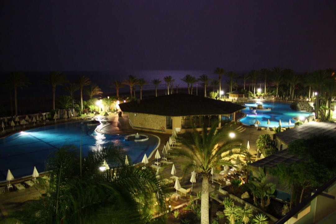 Poolanlage bei Nacht von Zimmer 313 SBH Hotel Costa Calma Palace