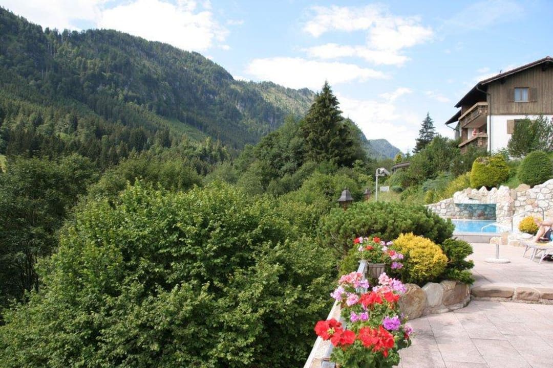 Ausblick vom Gartenbereich Hotel Zugspitzblick