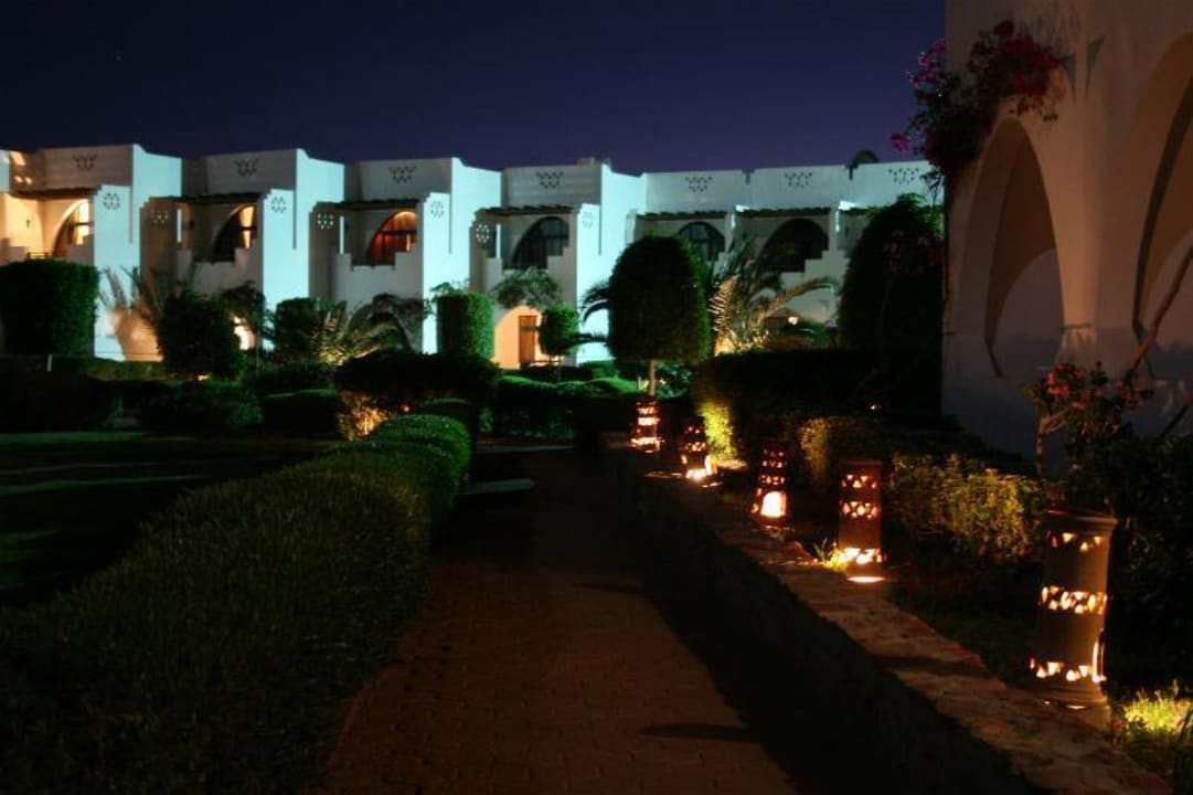 Bei Nacht Three Corners Equinox Beach Resort